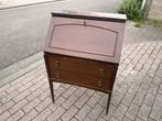 Houten secretaressebureau, Ophalen