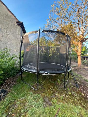 Trampoline noir avec filet de sécurité et échelle, Enlèvement, Comme neuf