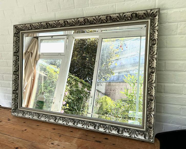 Spiegel met houten kader, zilverkleurig, Huis en Inrichting, Woonaccessoires | Spiegels, Gebruikt, 75 tot 100 cm, Minder dan 100 cm