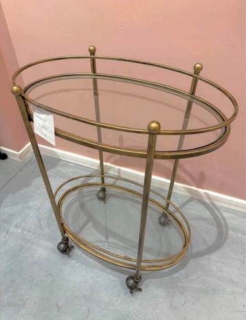 Serveerkar beschikbaar voor biedingen