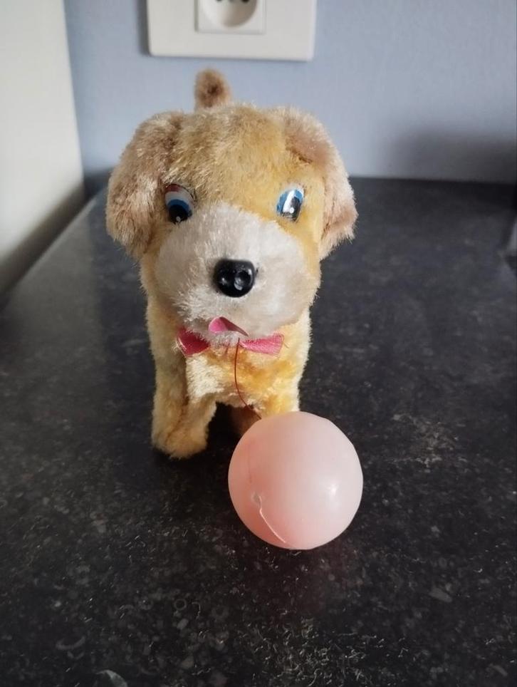 Antieke mechanische Opwindbare hond met bal, Antiek en Kunst, Antiek | Speelgoed, Ophalen of Verzenden