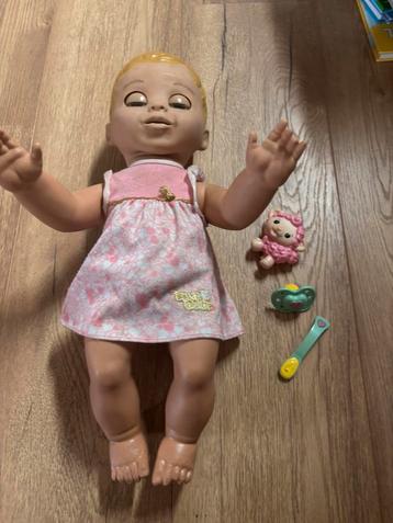 Luvabella pop met accessoires beschikbaar voor biedingen