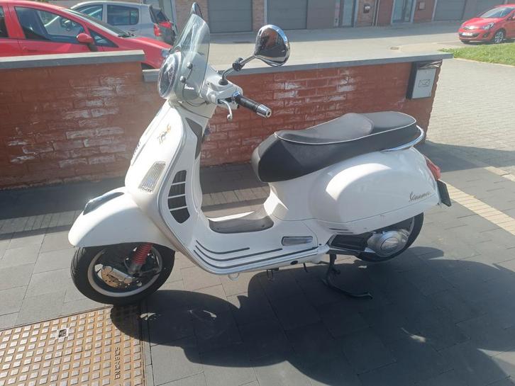 Vespa gts 125 i.e, Fietsen en Brommers, Snorfietsen en Snorscooters, Gebruikt, Vespa, Benzine