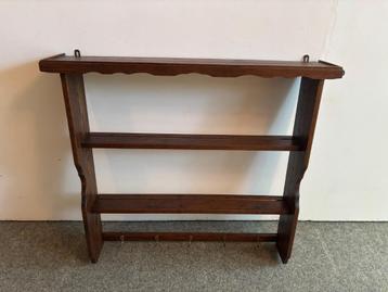 Vintage houten rek met 2 à 3 legplanken en met kapstokhaken beschikbaar voor biedingen