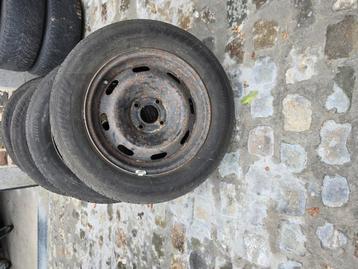 4 jantes Peugeot 2008 + pneus hiver Matador 195/65/R15, 15 pouces, Pneus et Jantes, Pneus hiver, Véhicule de tourisme