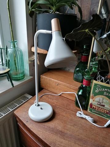 Diverses lampes de bureau  beschikbaar voor biedingen