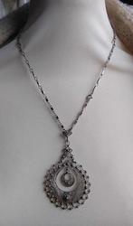 ketting grijs, Handtassen en Accessoires, Kettingen, Ophalen of Verzenden, Grijs