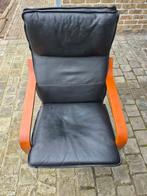 Lederen fauteuil Poäng van Ikea met lederen voetenbankje, Ophalen, Zo goed als nieuw