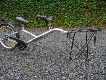 Koppelfiets met stevige bagagedrager beschikbaar voor biedingen