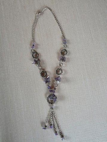 Fijne halsketting met amethist steentjes beschikbaar voor biedingen