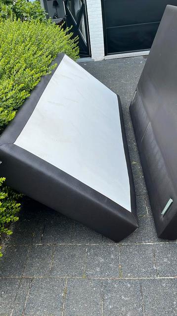 2matrassen met bokspring en rieten bankje. Gratis af te hale, Tuin en Terras, Ophalen, Gebruikt