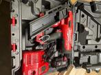 Milwaukee M18 FFN-502C 18V accu tacker set (2x 5.0Ah accu), Enlèvement ou Envoi