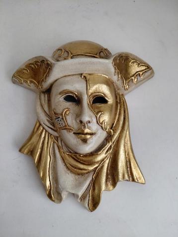 Venetiaans masker beschikbaar voor biedingen