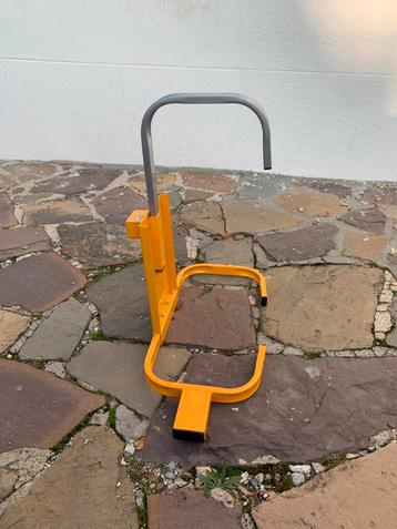 Wielklem voor auto, aanhangwagen of caravan beschikbaar voor biedingen