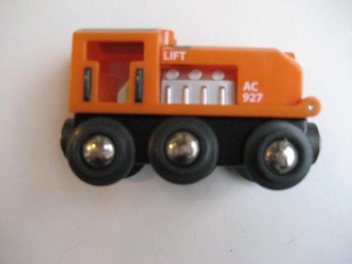 Brio locomotief Pop-up Hood engine 33694, Kinderen en Baby's, Speelgoed | Houten speelgoed, Zo goed als nieuw, Ophalen of Verzenden