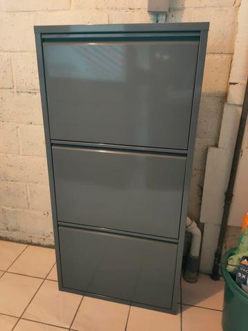 metalen schoenenkast 3 lades beschikbaar voor biedingen