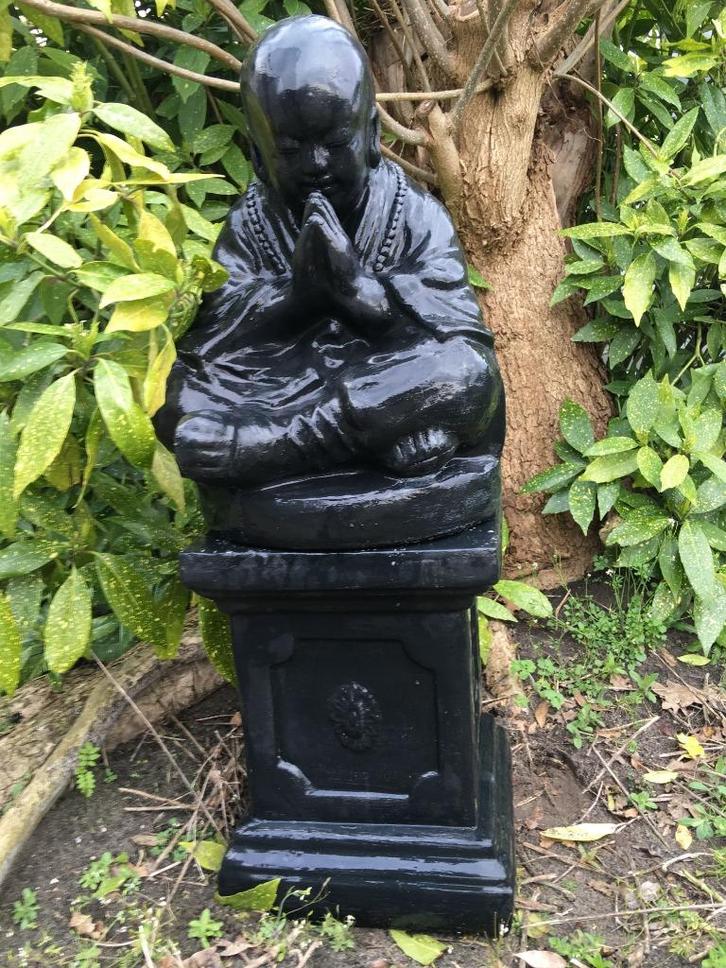 Japanse Monnik zwart, op sokkel., Tuin en Terras, Tuinbeelden, Mensenbeeld, Steen, Ophalen of Verzenden