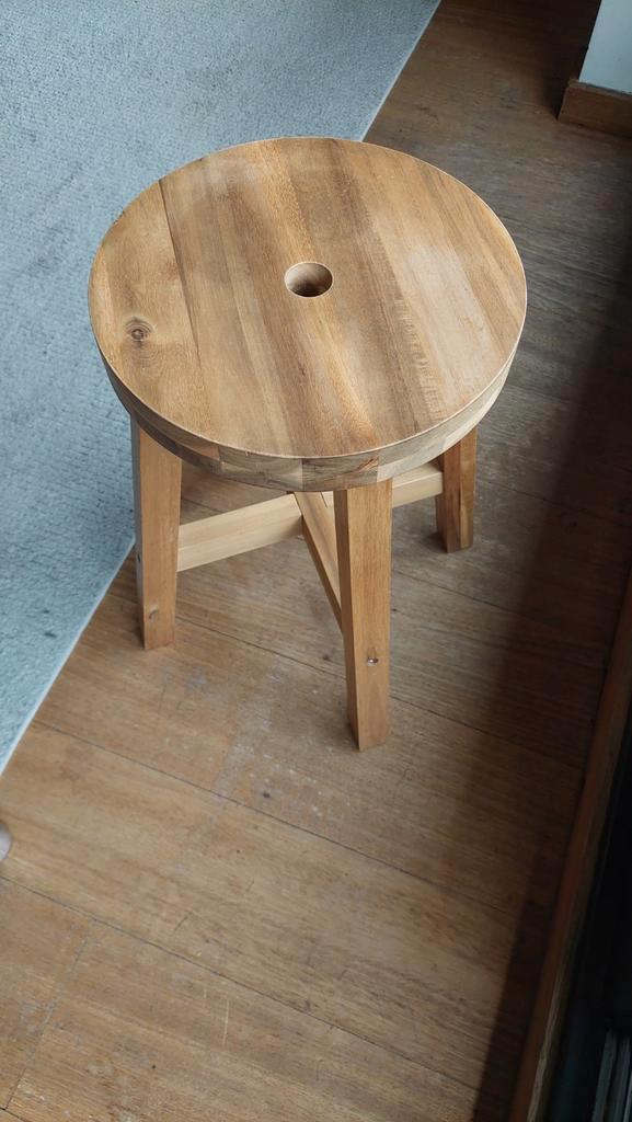 Ikea SKOGSTA kruk, Huis en Inrichting, Krukjes, Gebruikt, Hout, Ophalen