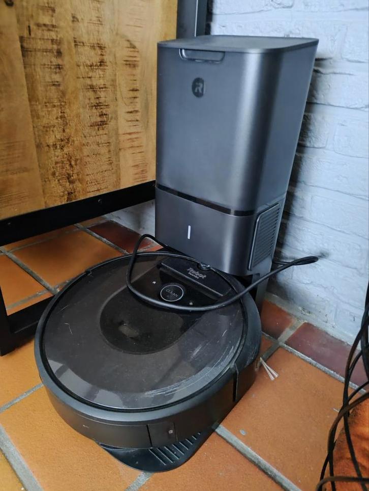 Irobot Roomba i7 met laadstation, Elektronische apparatuur, Stofzuigers, Gebruikt, Stofzuiger, Ophalen