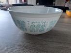 vintage Pyrex mengkom met het populaire "Amish Butterprint"-, Antiek en Kunst, Ophalen of Verzenden
