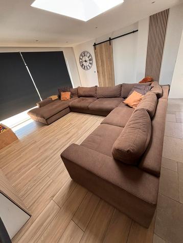 Prachtige luxe hoekzetel Room108 beschikbaar voor biedingen
