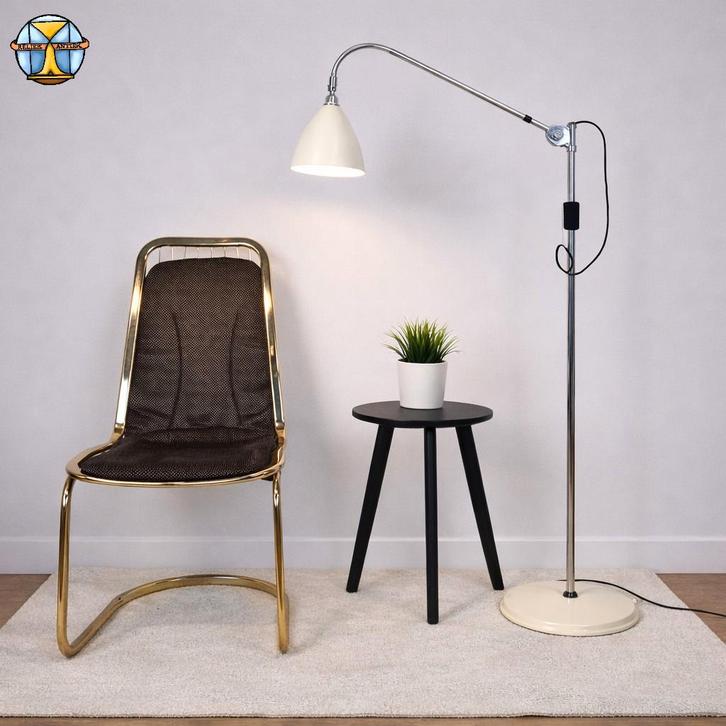 Vintage chroom / witte Bauhaus Vloerlamp Gubi Bestlite BL3, Antiquités & Art, Antiquités | Éclairage, Enlèvement ou Envoi