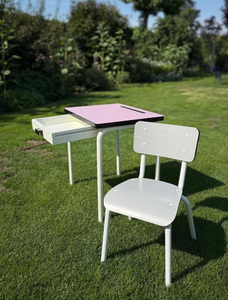 Kinderbureau + stoel Les Gambettes (kleuter), Kinderen en Baby's, Kinderkamer | Tafels en Stoelen, Gebruikt, Tafel(s) en Stoel(en)