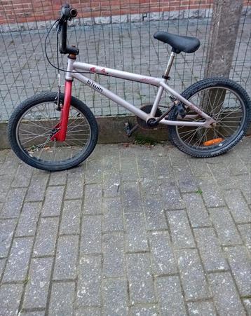Vélo bmx de marque Btwin roule impeccableVélo bmx de marque  beschikbaar voor biedingen