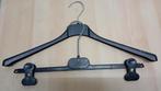 Klaarhanger 100 pcs Gratis, Kleding | Dames, Broeken en Pantalons, Ophalen, Zo goed als nieuw
