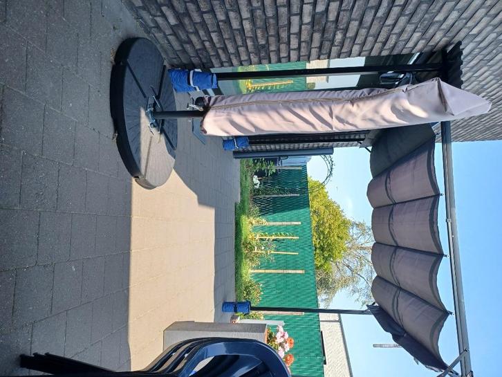 zweef parasol, Tuin en Terras, Overige Tuin en Terras, Zo goed als nieuw, Ophalen