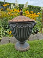 2 mooie en decoratieve gietijzeren vazen, Tuin en Terras, Ophalen, Zo goed als nieuw