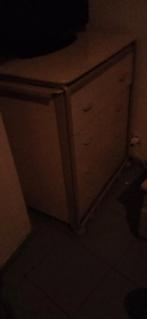 Baby tafel met bad 50€ in goede staat, Huis en Inrichting, Kasten | Schoenenkasten, Ophalen of Verzenden, Zo goed als nieuw