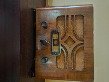 Vintage transistor radio Philips France beschikbaar voor biedingen
