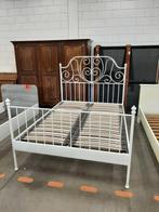 Wit metalen bed met lattenbodem, Huis en Inrichting, Slaapkamer | Bedden, Ophalen, Gebruikt, Wit, Tweepersoons