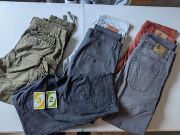 Jongenskleding en mannenkleding beschikbaar voor biedingen