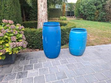 Blauwe regentonnen. Binnenkant zuiver.  beschikbaar voor biedingen