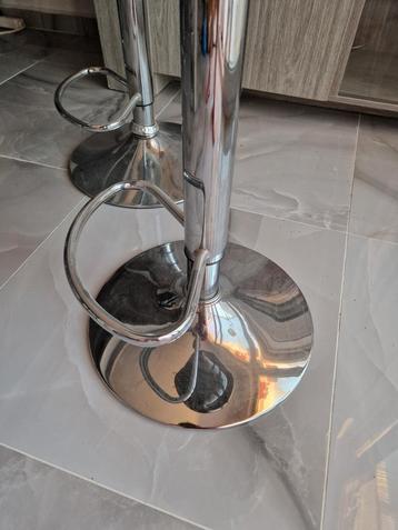 Barkrukken zwart. Met gaslift. beschikbaar voor biedingen