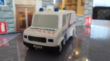Ammbulance Samu Paris  ( Dickie speelgoed) beschikbaar voor biedingen