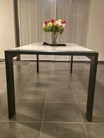 Mooie tafel met melkglas en zwart fineer, Ophalen, Gebruikt, Glas, 200 cm of meer