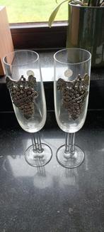 2 unieke champagneglazen belegd met zilver embleem, Comme neuf, Enlèvement ou Envoi