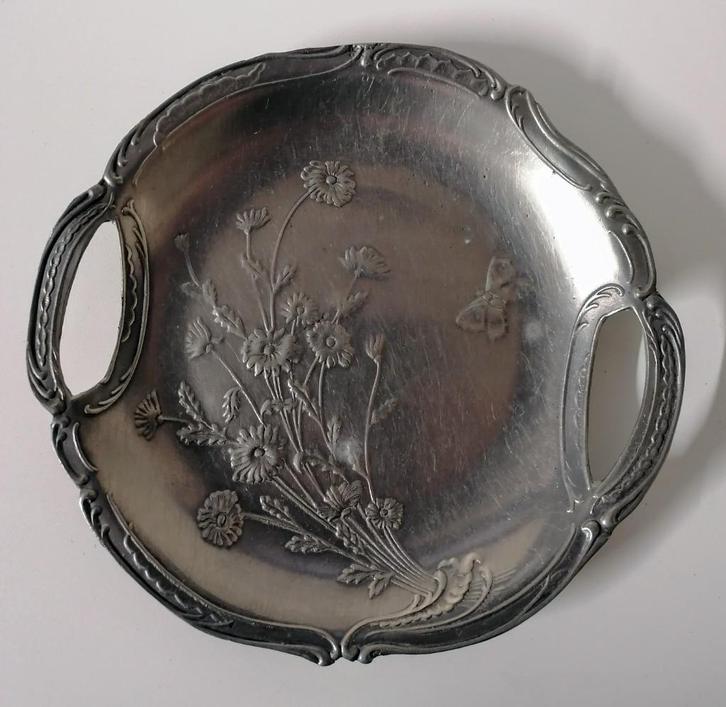 Tinnen sierbord met bloemmotief., Huis en Inrichting, Woonaccessoires | Schalen en Manden, Zo goed als nieuw, Ophalen of Verzenden