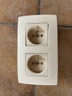 Stopcontact Niko tweevoudig, Doe-het-zelf en Bouw, Ophalen, Zo goed als nieuw, Stopcontact