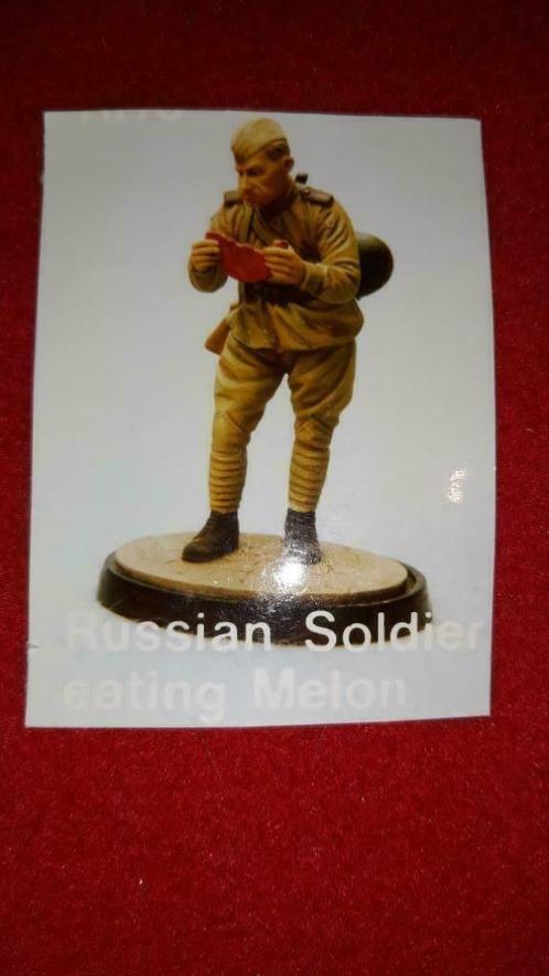 HORNET MODELS : Russian Soldier eating Melon 1/35, Hobby en Vrije tijd, Modelbouw | Figuren en Diorama's, Zo goed als nieuw, Figuur of Figuren