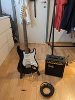 Electrische gitaar: Squier Bullet Stratocaster + accesoires, Fender, Enlèvement, Solid body, Avec ampli