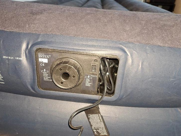 Opblaasbare matrasen, Hobby en Vrije tijd, Overige Hobby en Vrije tijd, Zo goed als nieuw, Ophalen