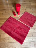 Badkamerset rood badmat douchemat vuilbak bekers zeeppompje, Huis en Inrichting, Badkamer | Badtextiel en Accessoires, Ophalen