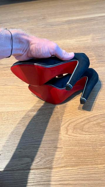 Louboutin sneakers + pumps beschikbaar voor biedingen