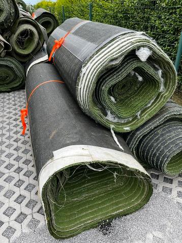 Kunstgras hockey waterveld 2,9x57m beschikbaar voor biedingen