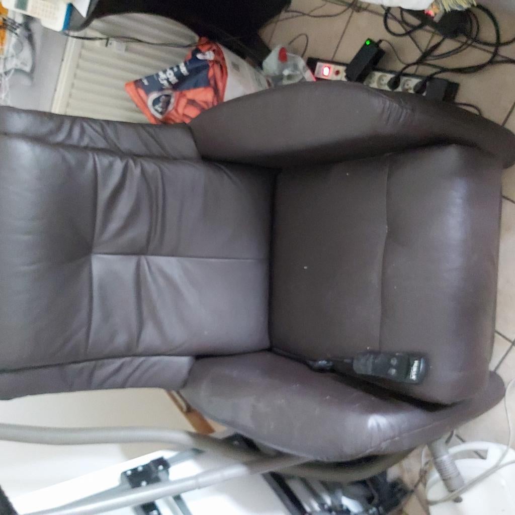 Fauteuil  électrique  fonctionne très bien  ses du cuir, Enlèvement, Comme neuf, Cuir