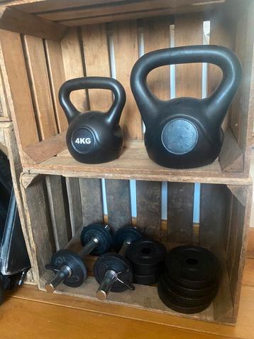 Dumbells set & 2 kettlebells 4 & 8 kg beschikbaar voor biedingen